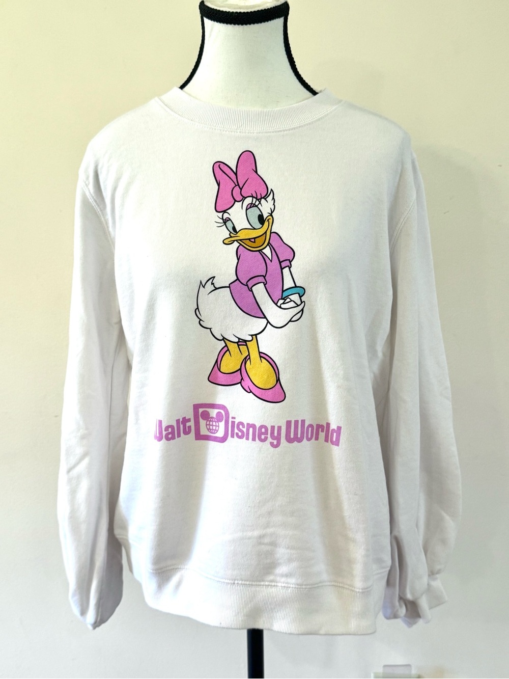 Walt Disney World Daisy Duck White Pullover Sweatshirt - Pink Graphic size Large